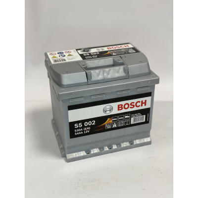 Акумулятор BOSCH 54Ah 530A R+ (правий +) L1 (S50 020) Акумулятор BOSCH 54Ah 530A R+ (правий +) L1 (S50 020)