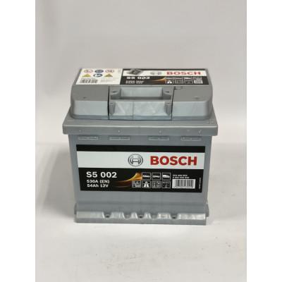 Акумулятор BOSCH 54Ah 530A R+ (правий +) L1 (S50 020) Акумулятор BOSCH 54Ah 530A R+ (правий +) L1 (S50 020)